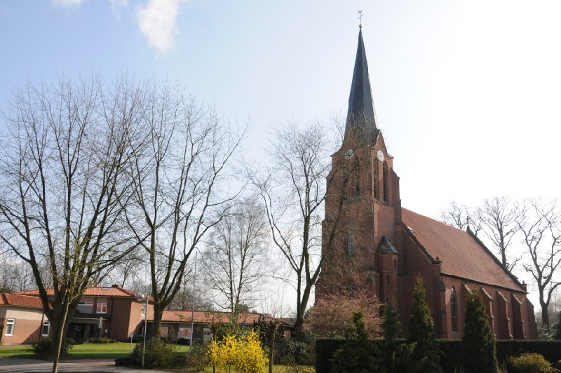 Kirche mit Pfarrheim