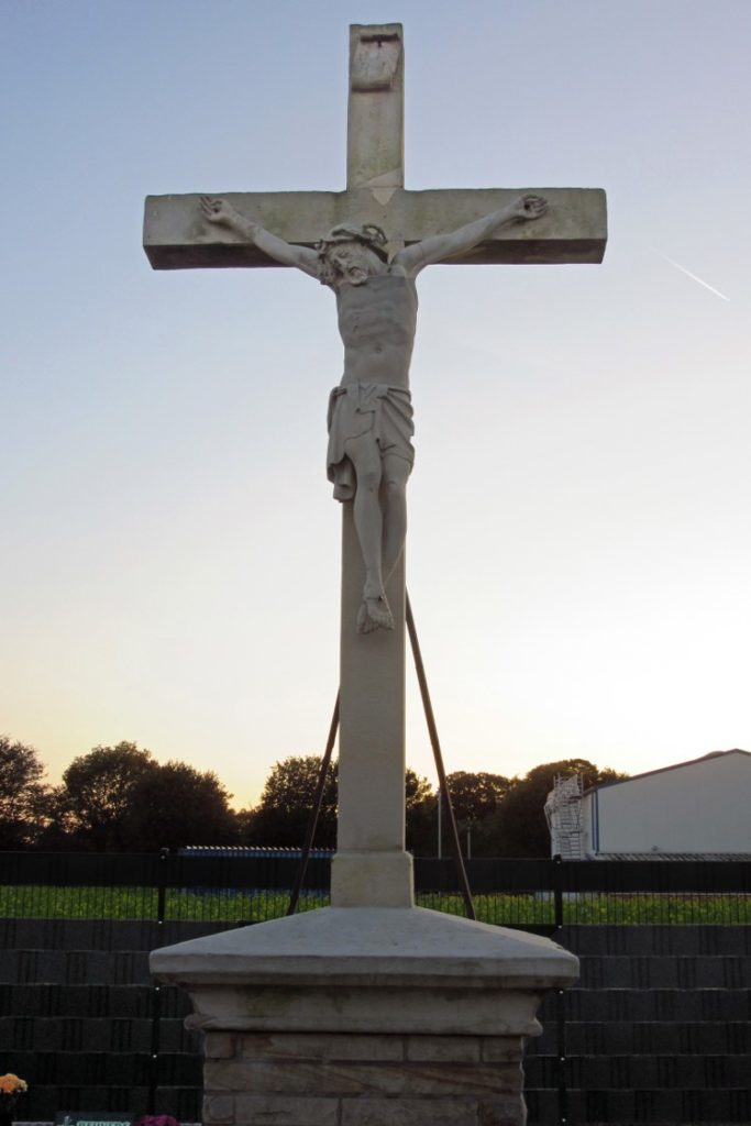 Kreuz auf dem Friedhof